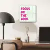 Focus on the good - Beige - Roze plexiglas 5mm klein -sfeer6