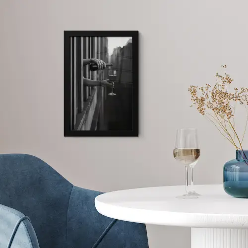 Wijnfles - Glas - Handen - Raam fotolijst zwart zonder passe partout klein -sfeer4