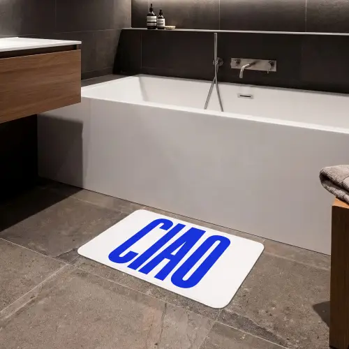 Ciao - Hoofdletters - Blauw - Minimalistisch Badmat klein -sfeer3