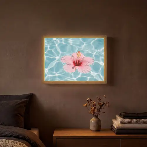 Hibiscus - Water - Roze Light Box met batterij (Wandlamp) middel -sfeer4