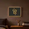 Slang - Minimalistisch - Goud Light Box met batterij (Wandlamp) middel -sfeer4