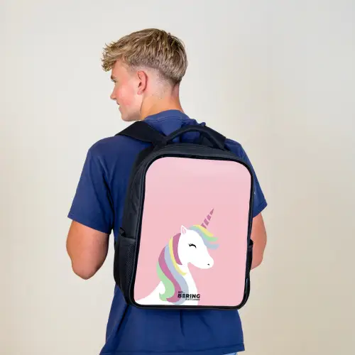 Cartoon unicorn met regenboogmanen Rugzak - Zwart middel -sfeer8