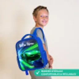 Sportauto - Groen - Snelheidslijnen - Neon Kinderrugzak - Blauw middel -sfeer3_FR