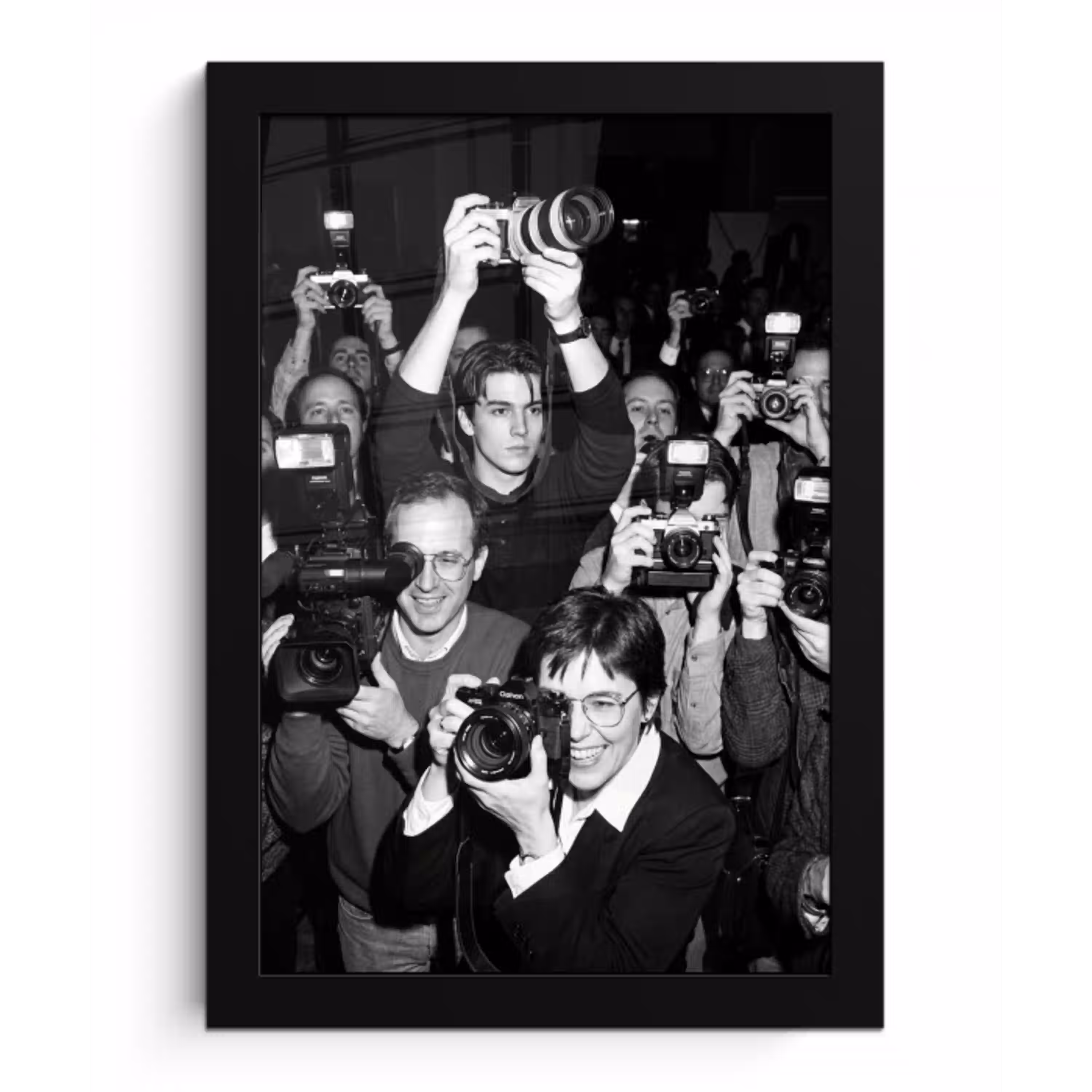 Fotografen - Menigte - Flitsers - Journalistiek fotolijst zwart zonder passe partout klein -3d
