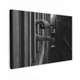 Wijnfles - Glas - Handen - Raam Tuinposter op houten frame 2 cm dik klein -3d