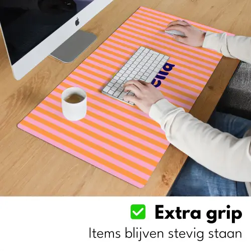 Verticaal - Strepen - Oranje - Ciao bella Muismat XXL klein -sfeer3