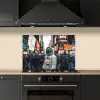 Stad - Mensen - Astronaut - Wit keuken achterwand spatscherm klein -sfeer1