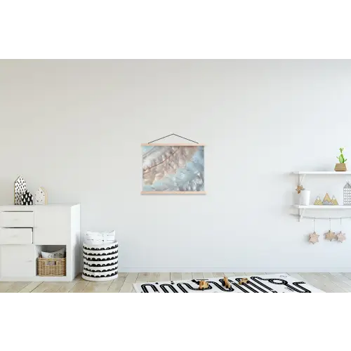 Binnenkant van een schelp uit de natuur bedekt met parelmoer textielposter latten blank klein -kinderkamer