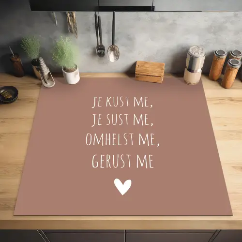 Spreuken - Je kust me je sust me - Maaike Ouboter - Quotes Inductie beschermer vinyl 3mm middel -sfeer5