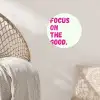 Focus on the good - Beige - Roze Wandcirkel behangsticker klein -sfeer4