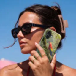 Ara - Jungle - Rood Toughcase MagSafe Apple iPhone 17 klein -Sfeer2V