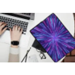 Dynamisch - Ruimte - Kleurrijk laptophoes neopreen klein -bureau