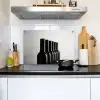 Wijnflessen - Zwart - Minimalistisch Inductie beschemer met haakjes klein -sfeer2
