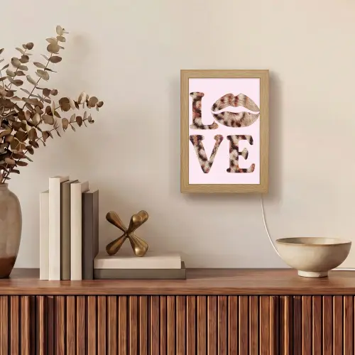 Tekst - Love - Pantervacht - Lichtroze Light Box met kabel (Tafellamp) klein -sfeer2
