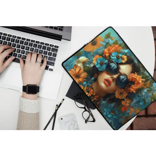 Vrouw - Bloemen - Oranje - Blauw - Modern laptophoes neopreen klein -bureau