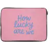 How lucky are we - Klavervier - Roze - Blauw laptophoes neopreen klein -zkaufland3dotto