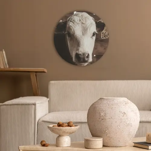 Kalf - Oormerk - Houten stal Akoestische PET Vilt - Rond klein -sfeer1