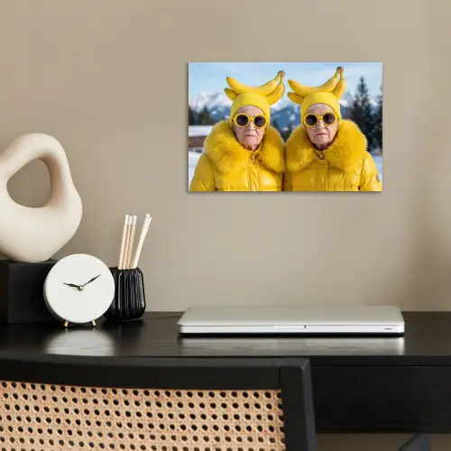 Vrouwen - Bananen - Geel poster papier klein -sfeer1