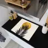 Zwart palmblad - Gouden cirkel - Beige achtergrond Inductie beschemer met haakjes middel -sfeer1