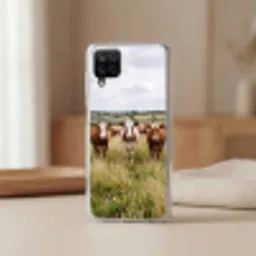 Koeien - Portret - Weide - Boerderij - Nieuwsgierig Telefoonhoesje Samsung Galaxy A12 klein -sfeer2