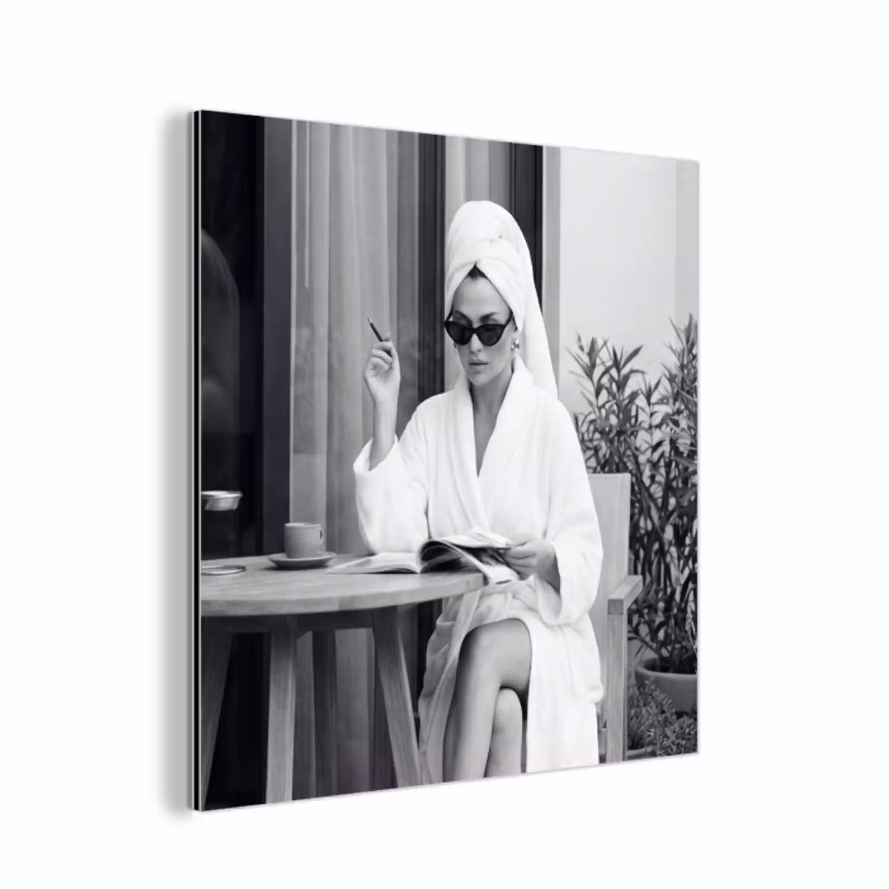 Modern - Vrouw - Zwart - Wit aluminium wit klein -3d