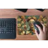 Bloemenkrans - Vrouwengezicht - Zonnebril - Oranje muismat rubber klein -toetsenbord