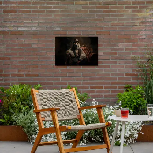 Ijsbeer - Hoed - Bril - Stoel Tuinposter op houten frame 2 cm dik klein -sfeer3