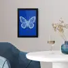 Vlinder - Wit - Getekend - Stippen fotolijst zwart zonder passe partout klein -sfeer4