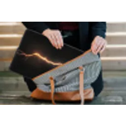 Gaming - Oranje - Bliksemflits - Licht laptophoes neopreen klein -tas