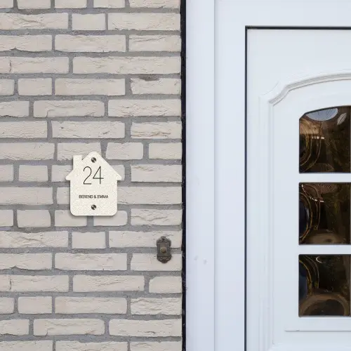Beige panterprint - Klassiek Naambord Huisje klein -sfeer1