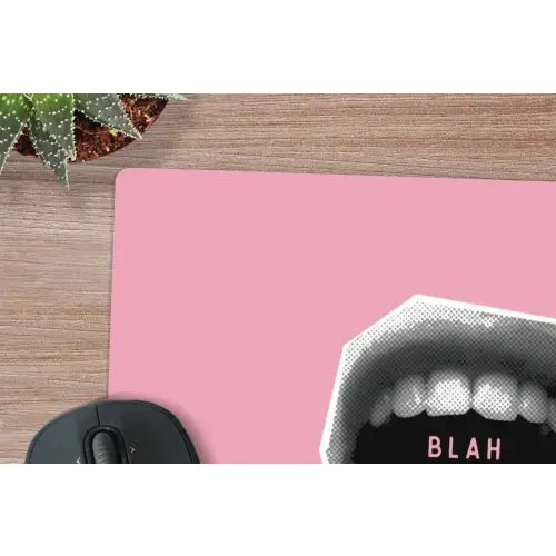 Mond - BLAH BLAH - Roze muismat rubber klein -closeup