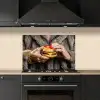 Vrouw - Hamburger - Bontjas keuken achterwand spatscherm klein -sfeer1