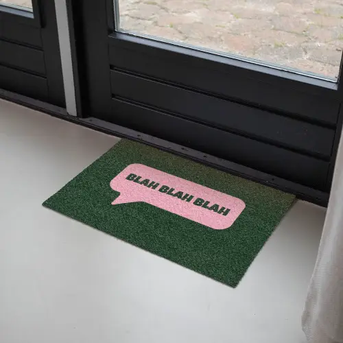 Tekstwolk - BLAH BLAH BLAH - Roze Deurmat klein -sfeer2