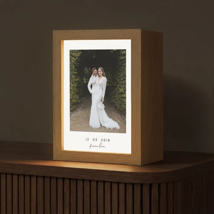 upload-69ddf9ede2b33-witte-border-met-tekst Light Box met kabel (Tafellamp) klein -z3d_website
