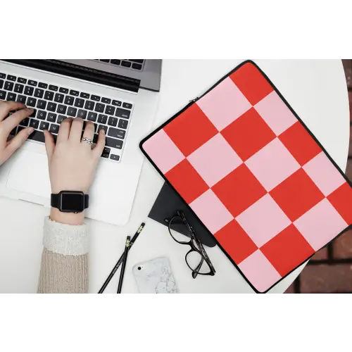 Schaakbord patroon - Rood - Roze - Blokjes laptophoes neopreen klein -bureau