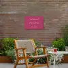 eat me out don't stress me out - Roze - Minimalistisch Tuinposter op houten frame 2 cm dik klein -sfeer3