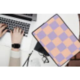 Schaakbord patroon - Paars - Roze - Blokjes laptophoes neopreen klein -bureau