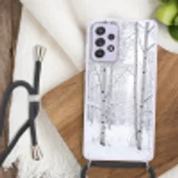 Berkenbomen - Sneeuw - Winter - Bos - Wit Hoesje Samsung Galaxy A52 5G met koord klein -sfeer4