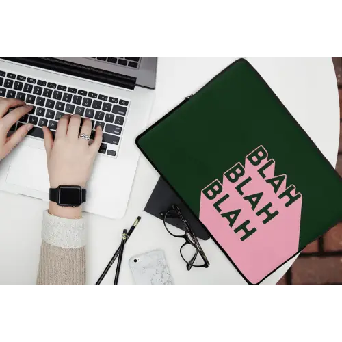Donkergroen - Tekst - Schaduw - Grafisch laptophoes neopreen klein -bureau