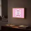 More coffee - Roze - Paars - Strepen - Mok Light Box met batterij (Wandlamp) middel -sfeer1