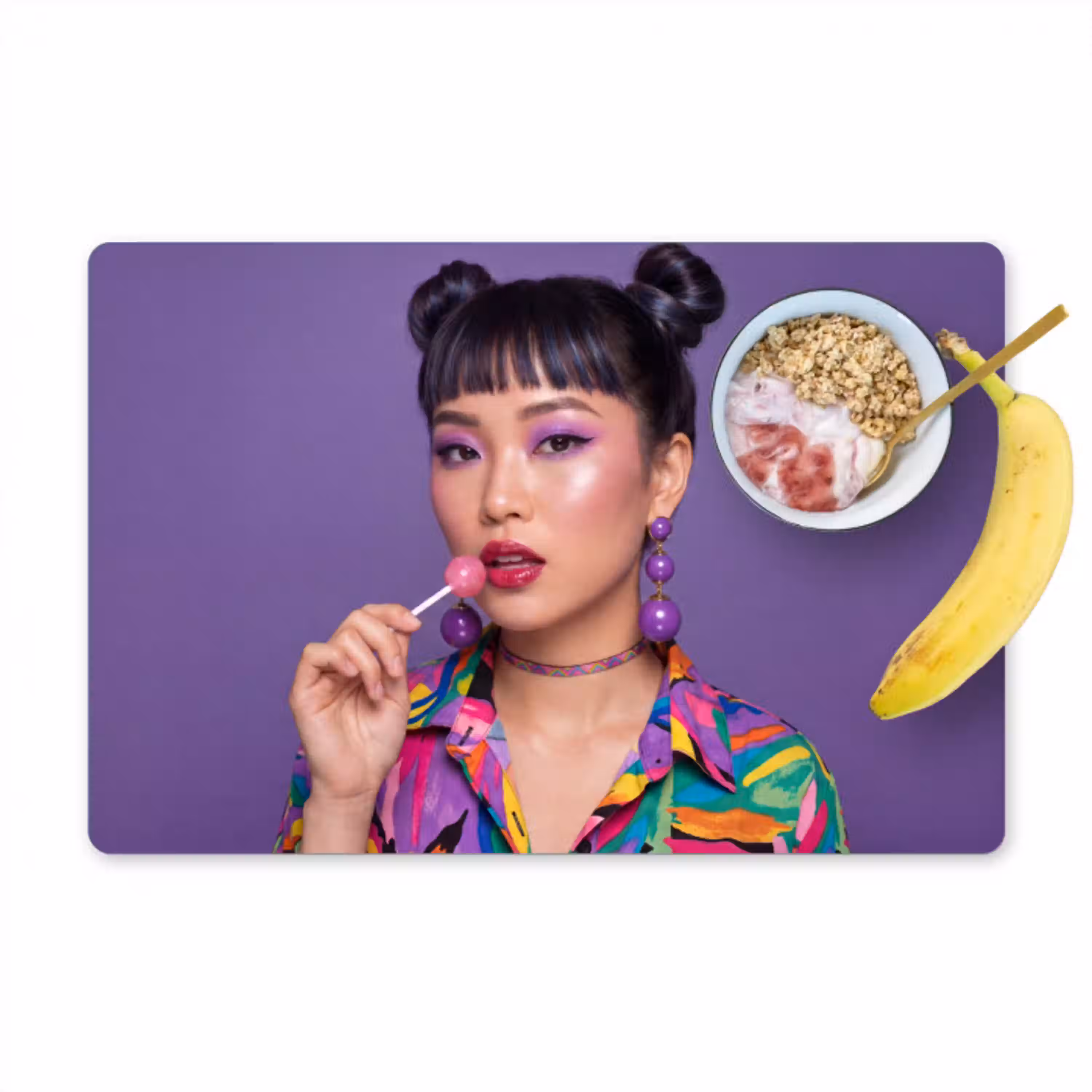 Vrouw - Portret - Make-up - Paars - Levendig Placemat vinyl groot -zzzproduct_Kitchenyeah-website