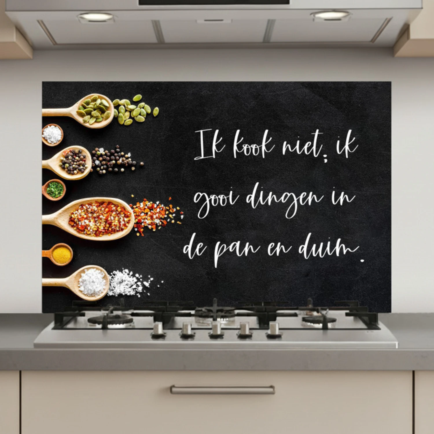 Ik gooi dingen in de pan en duim - Keuken - Quotes - Spreuken - Humor keuken achterwand spatscherm klein -3d_website