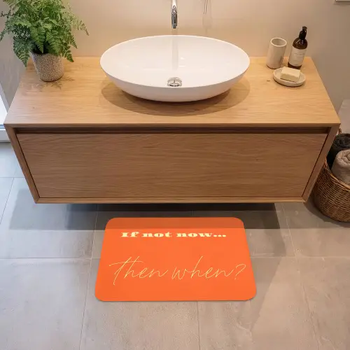 If not now then when - Oranje - Geel - Levendig Badmat klein -sfeer1