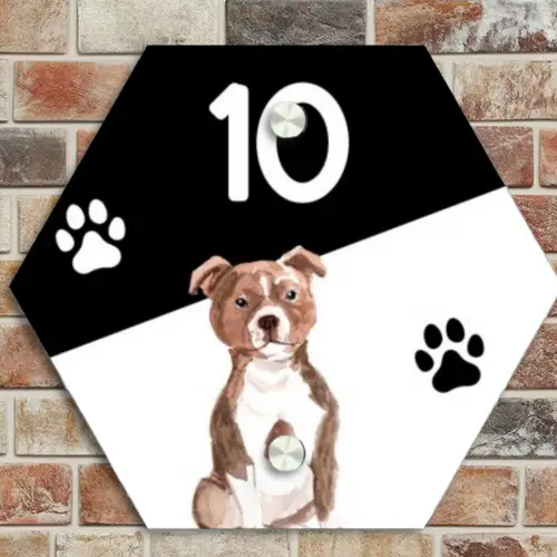 Zwart wit - Huisdier - Staffordshire bullterriër Naambord Hexagon klein -sfeer2
