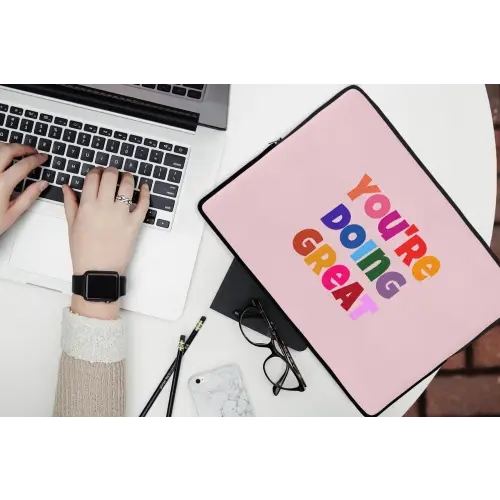You're doing great - Roze - Kleurrijk laptophoes neopreen klein -bureau