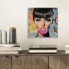 Kauwgom - Vrouw - Penseelstreken - Modern aluminium wit klein -sfeer1
