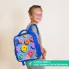 Een speels en kunstzinnig patroon van kleurrijke smileys Kinderrugzak - Blauw middel -sfeer3_NL