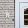 Witgrijs hout - Modern Naambord Huisje klein -sfeer1