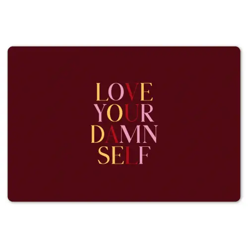 Love your damn self - Kleurrijk - Bordeaux Placemat vinyl groot -zzsfeer1_Kitchenyeah-website
