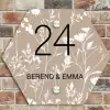Beiges Blumenmuster - Klassisch Naambord Hexagon klein -sfeer2